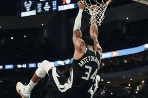 九游体育-雄鹿不断突破！，字母哥连续五场比赛得分超过败北赛场气氛高涨的简单介绍