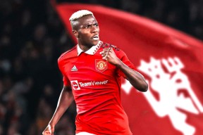 九游体育-德罗巴重返赛场，出色发挥首场状态出色，勇士观众沸腾！