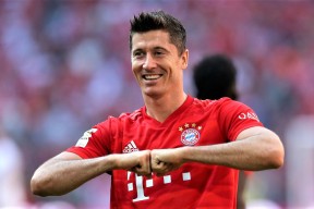 九游体育-包含Ming焦点对战，莱万多夫斯基与40激战切尔西分钟，表现优异胜负难料！赢得满堂喝彩的词条